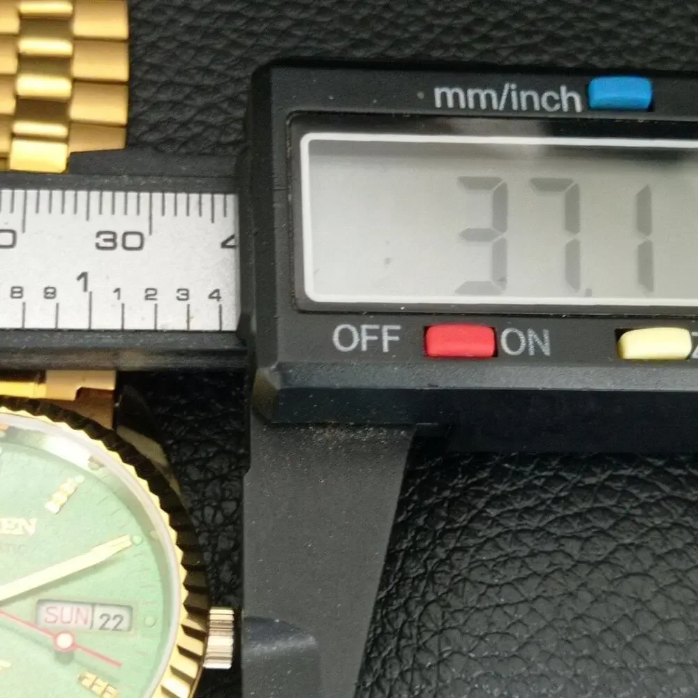 Vintage 1975 Citizen Automatic Mens Gold Watch W/daydate & Green accents